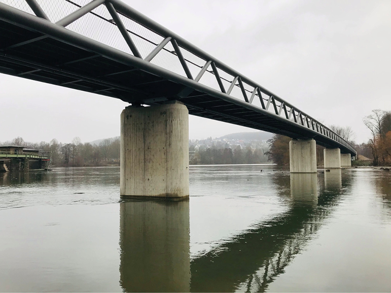 Brücke erstreckt sich über die Volme in NRW