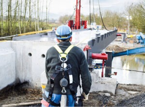 Höhensicherung bei der Arbeit an der Wersebrücke in Münster.